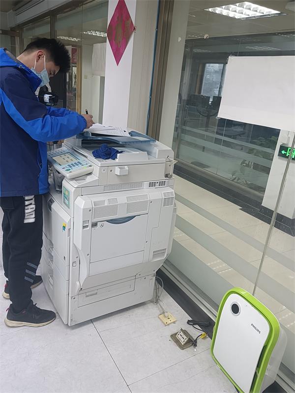 新华社.经济参考报装机现场